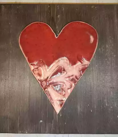 Serce ceramiczne na desce 1