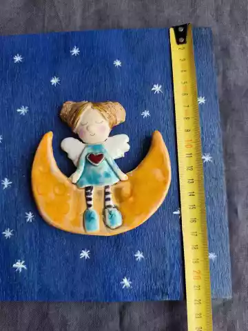 anioł ceramiczny na desce