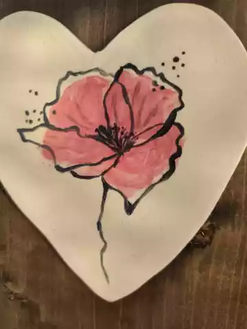 Serce ceramiczne mak na desce 2