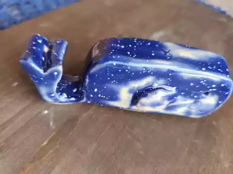 Delfinek ceramiczny
