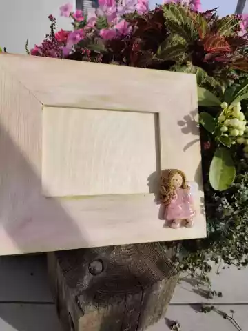 Ramka drewniana na zdjęcie z aniołem ceramicznym