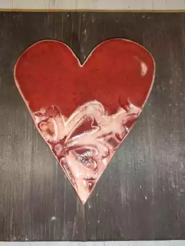 Serce ceramiczne na desce 1