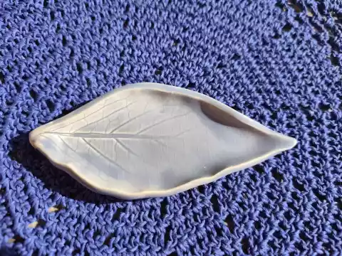 Liść ceramiczny mały