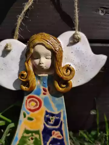 Anioł ceramiczny