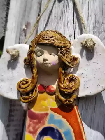 Anioł ceramiczny