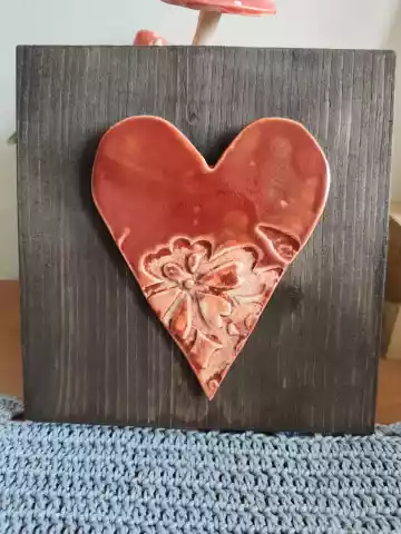 Serce ceramiczne na desce 2