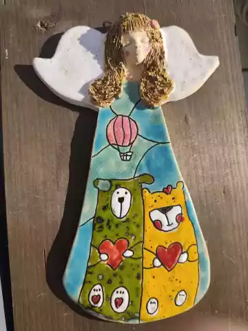 Anioł ceramiczny z misiami
