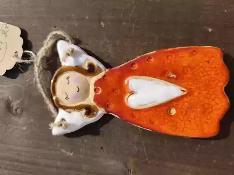Anioł ceramiczny uśmiechnięty