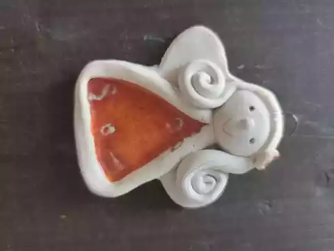 Anioł ceramiczny w kolorowej sukience