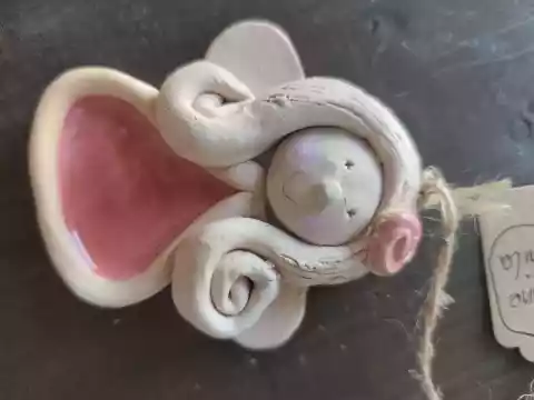 Anioł ceramiczny w kolorowej sukience