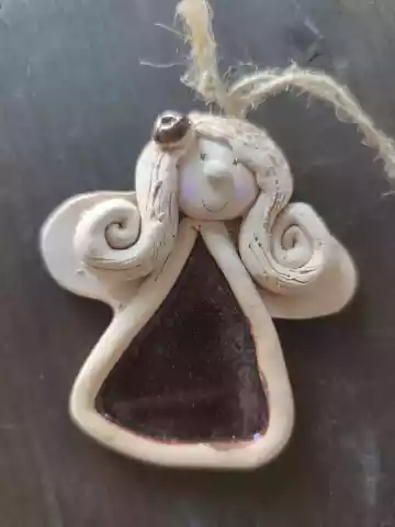 Anioł ceramiczny w kolorowej sukience