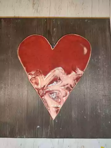 Serce ceramiczne na desce 1