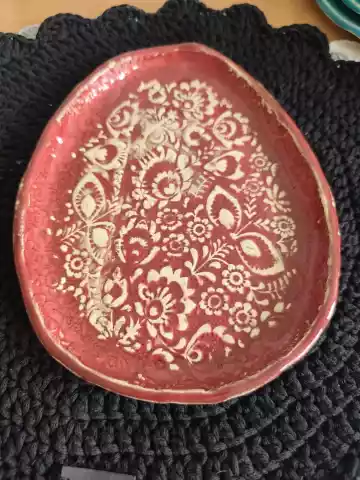 Talerz ceramiczny we wzory