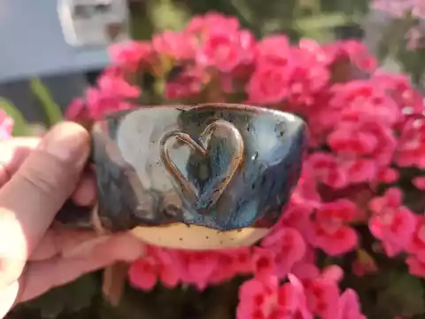 Kubek ceramiczny z sercem