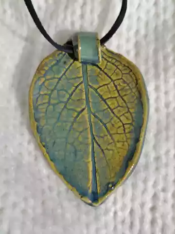 Wisior ceramiczny liść 11