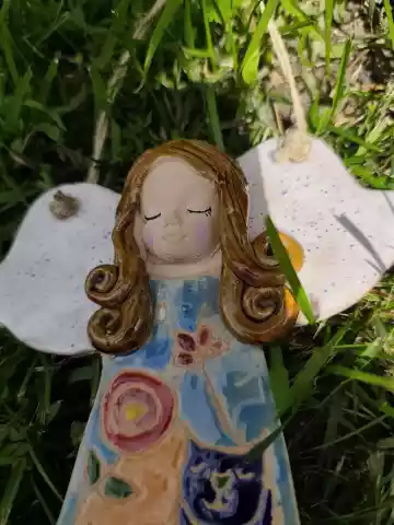 Anioł ceramiczny