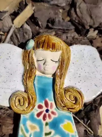 Anioł ceramiczny