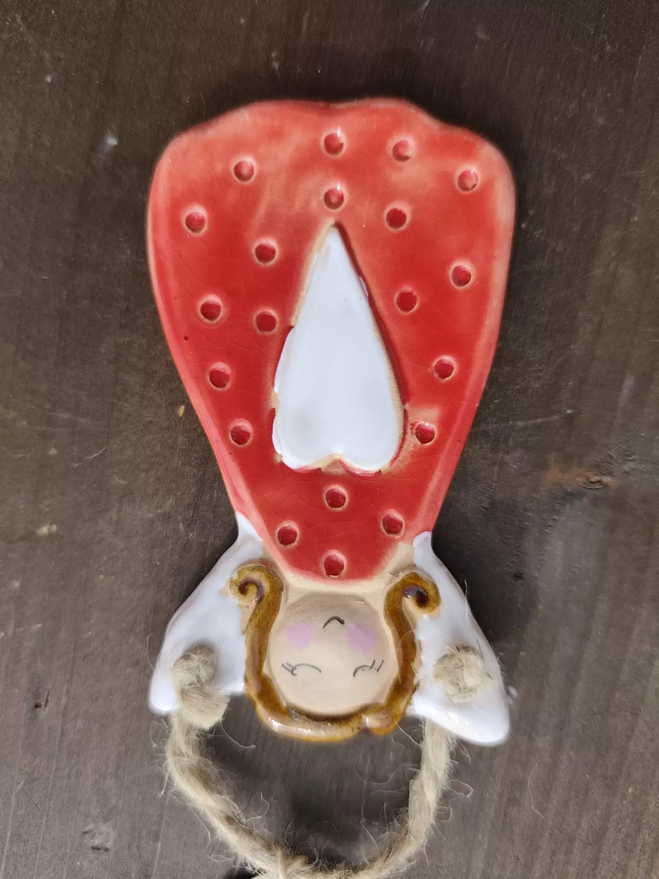 Anioł ceramiczny uśmiechnięty