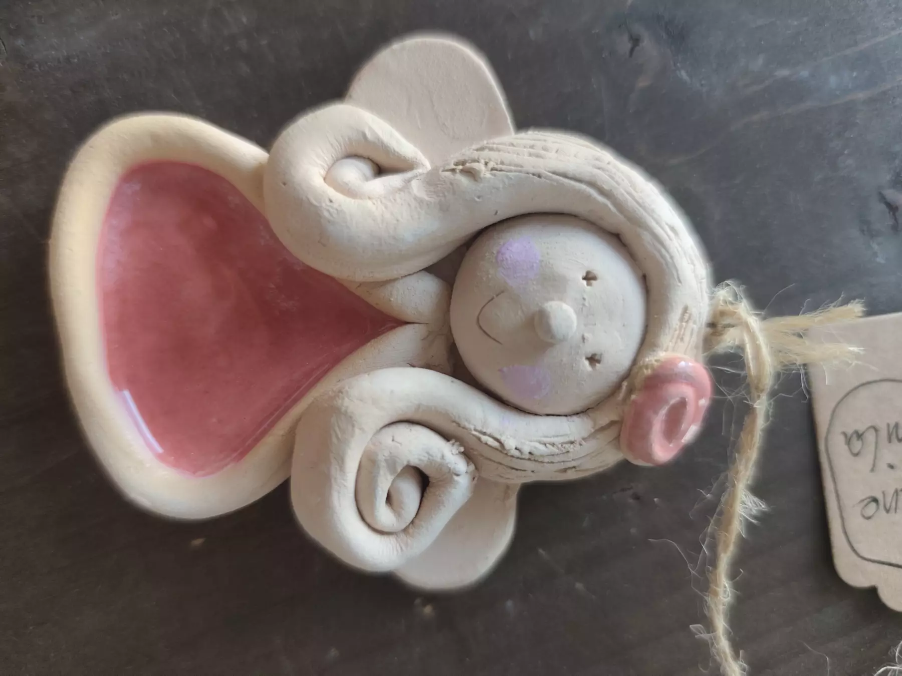 Anioł ceramiczny w kolorowej sukience