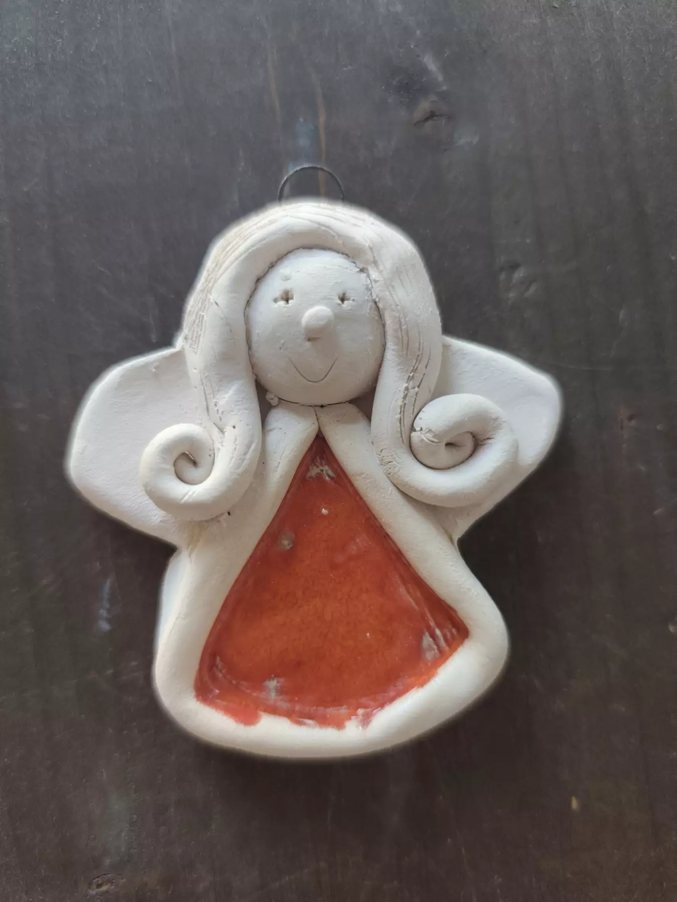 Anioł ceramiczny w kolorowej sukience