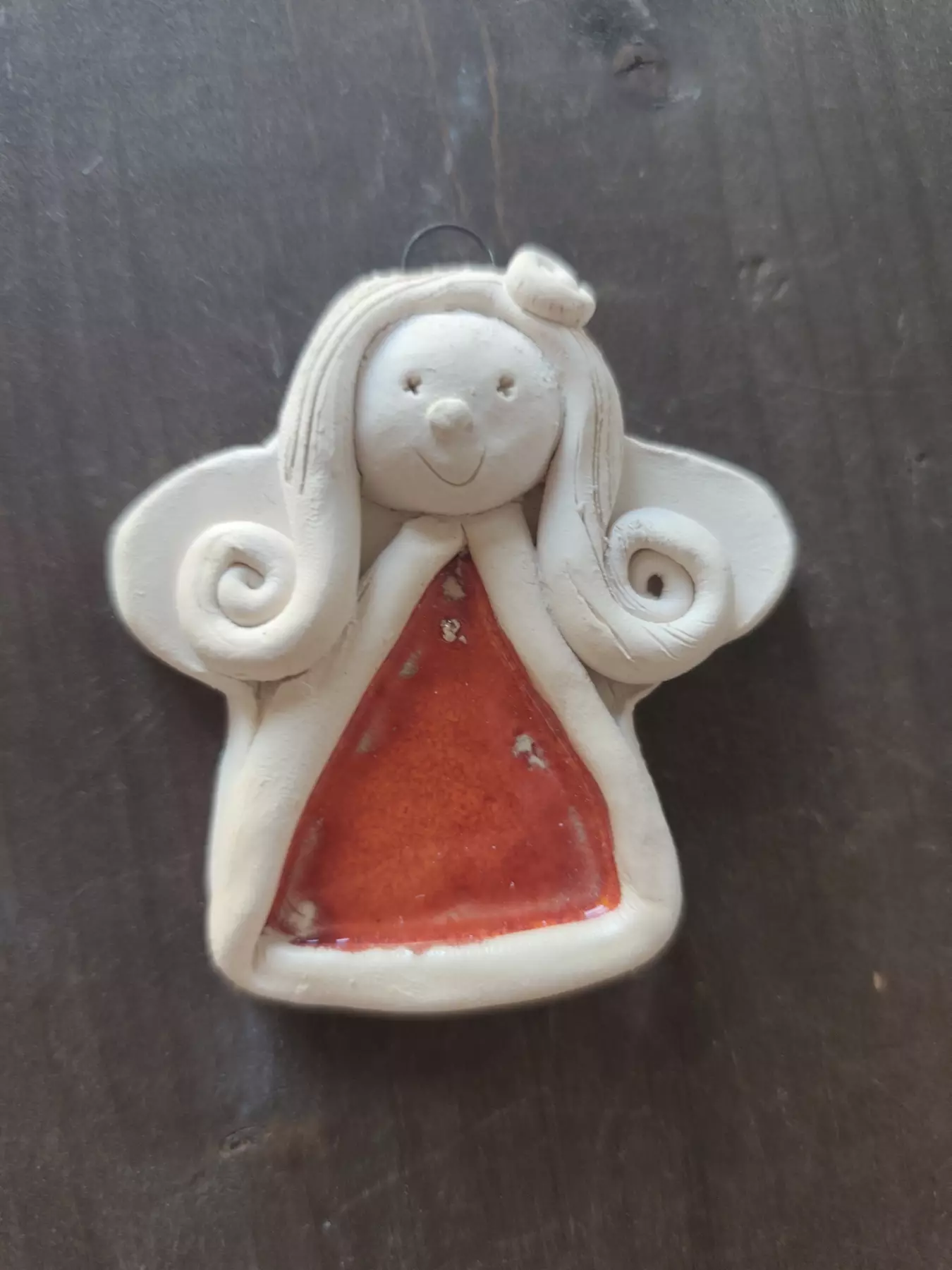 Anioł ceramiczny w kolorowej sukience