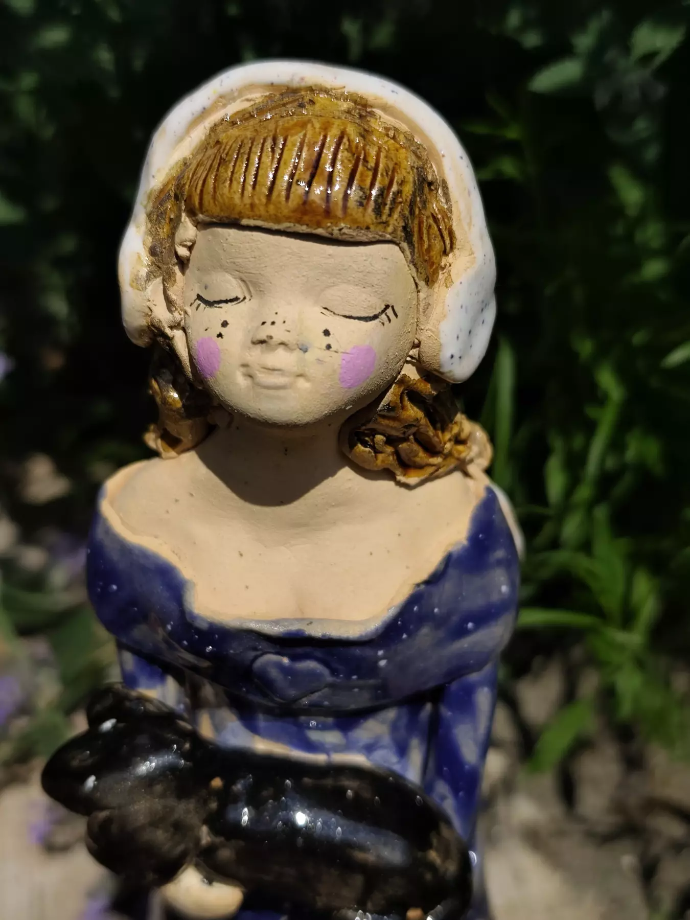 Anioł ceramiczny z jamnikiem lampion