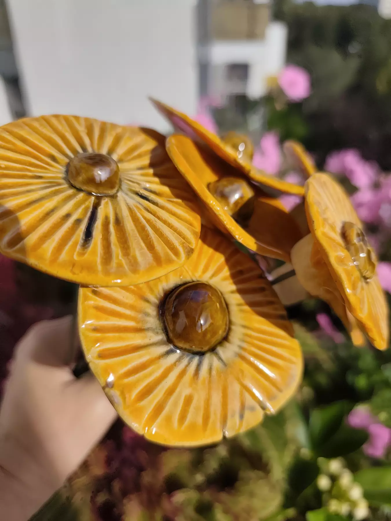 Ceramiczne kwiaty morelowe