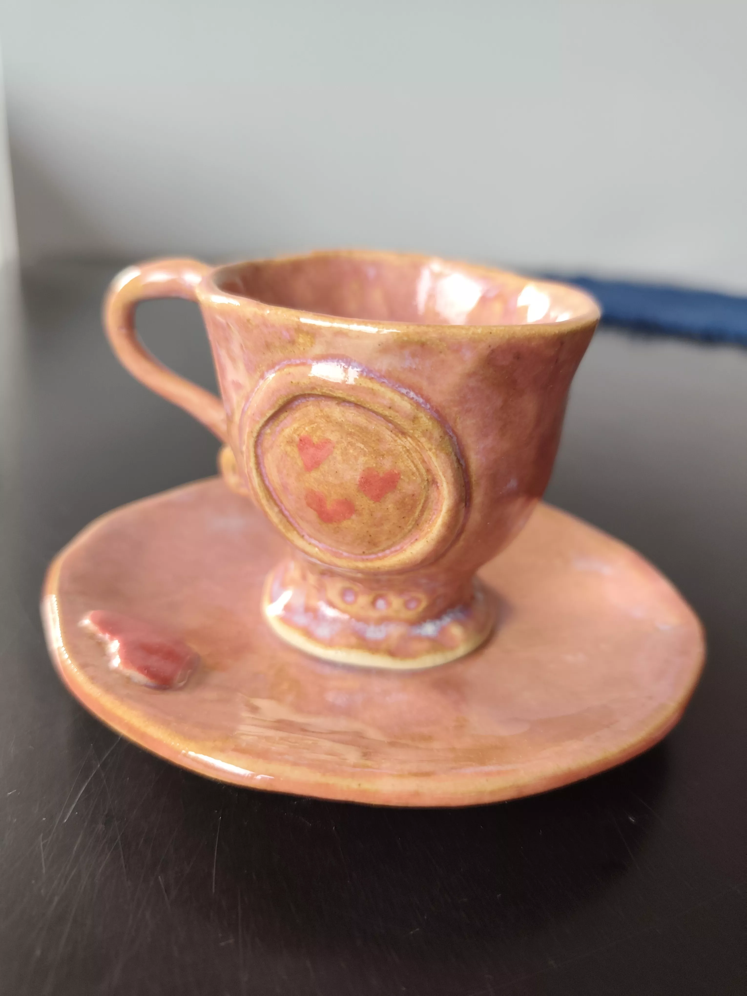 filiżanka ceramiczna z talerzykiem