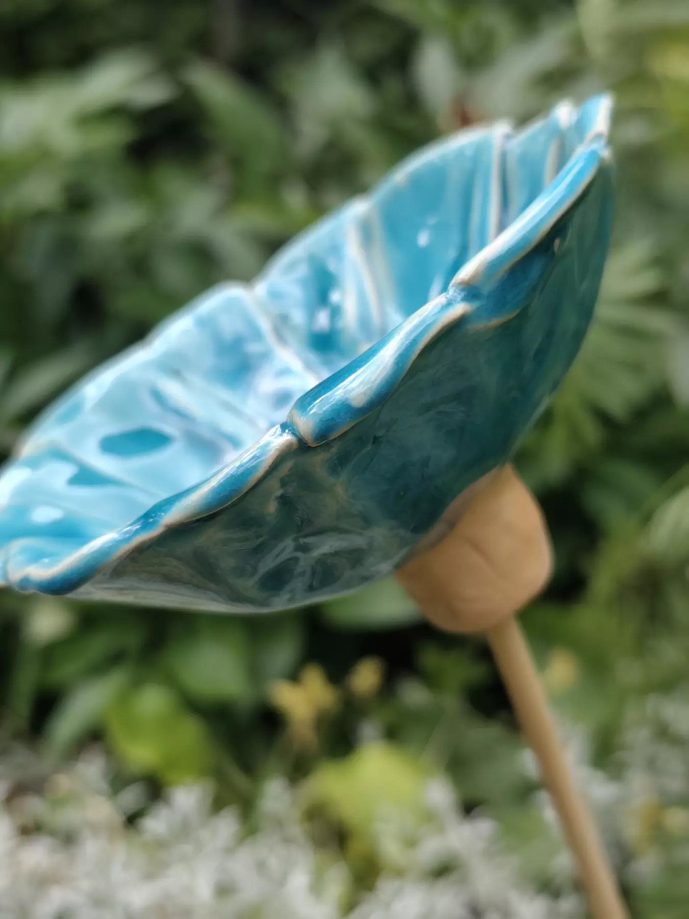 Kwiat ceramiczny - poidło do ogrodu