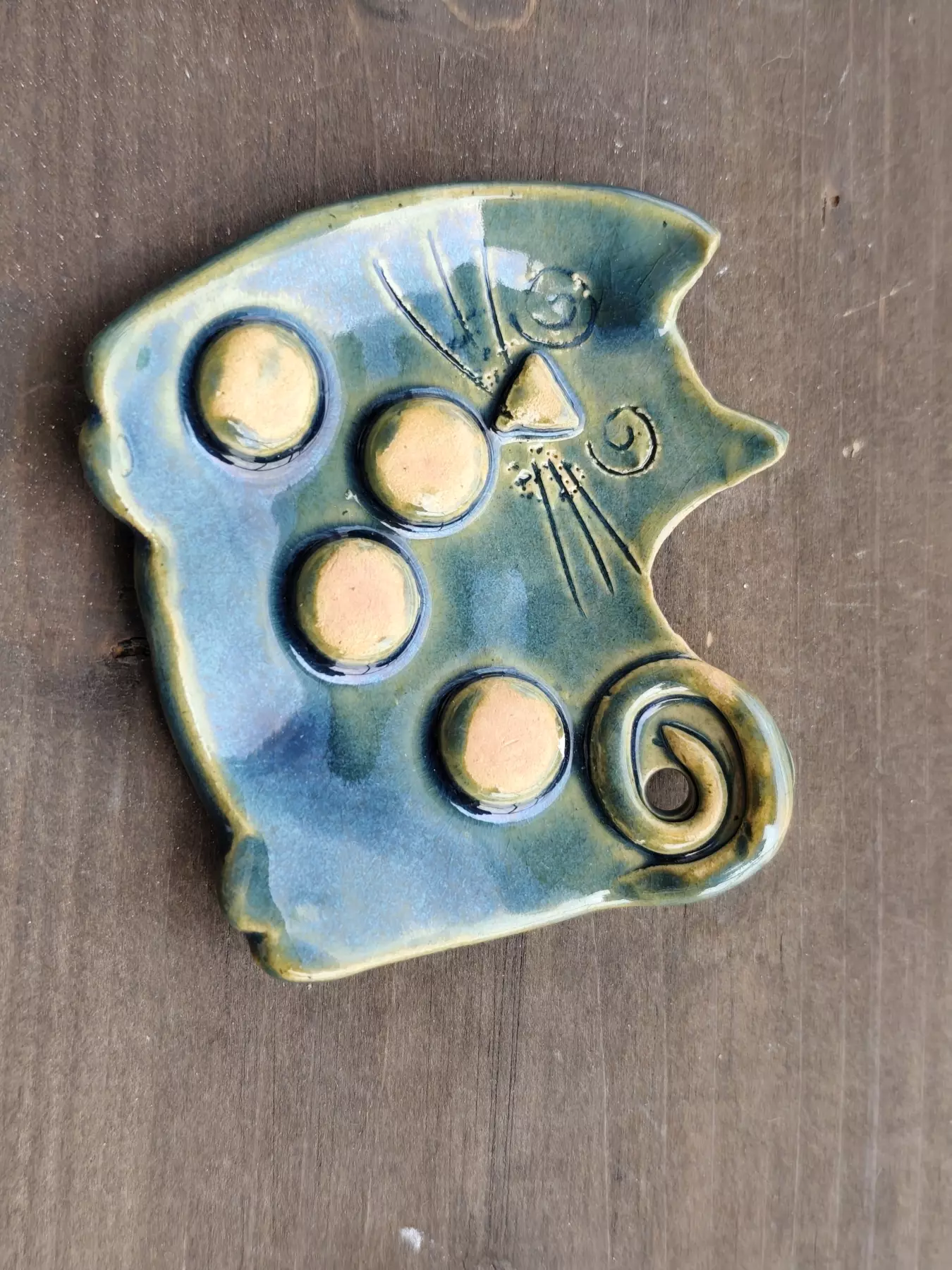 Mydelniczka ceramiczna kot pełna 1