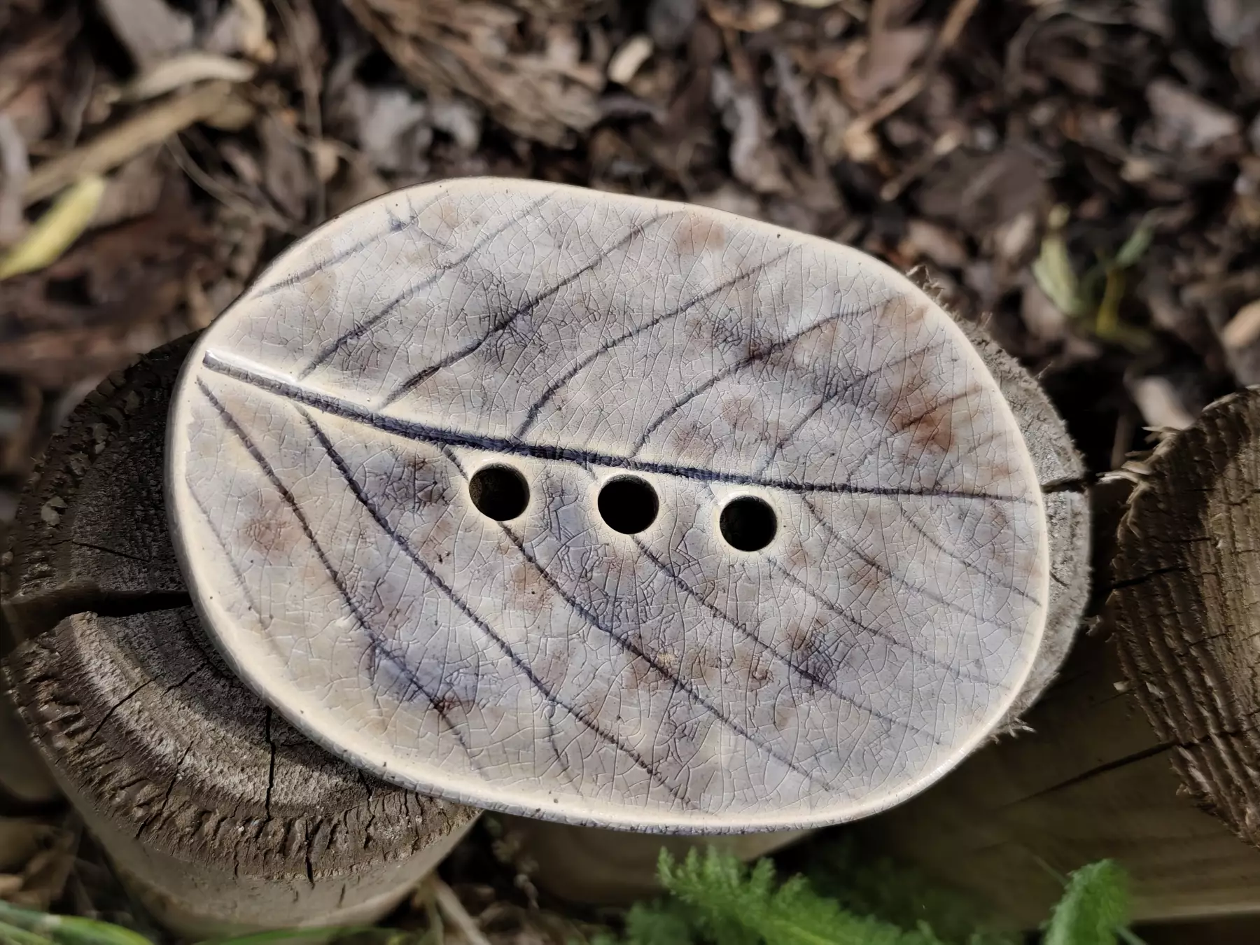 Mydelniczka ceramiczna liść
