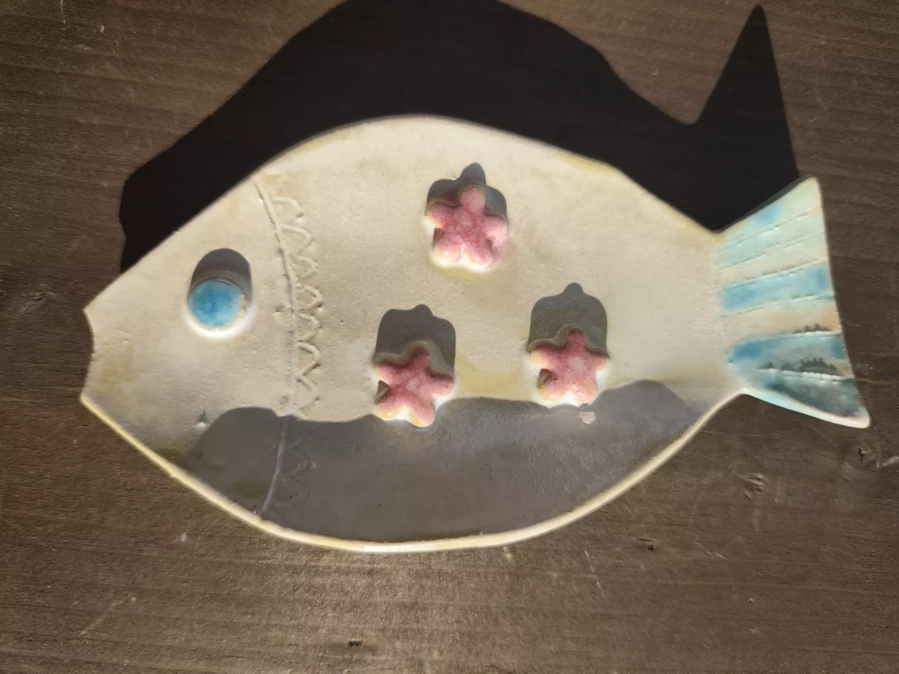 Mydelniczka ceramiczna rybka perłowa pełna