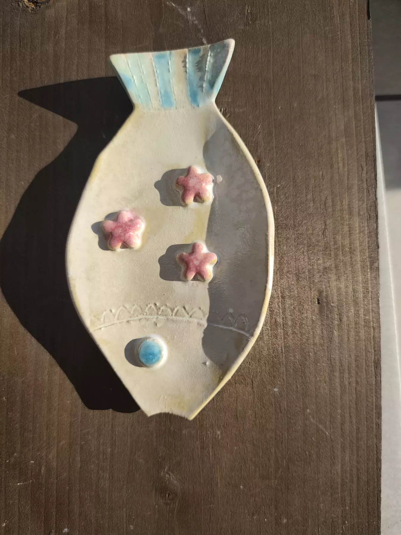 Mydelniczka ceramiczna rybka perłowa pełna