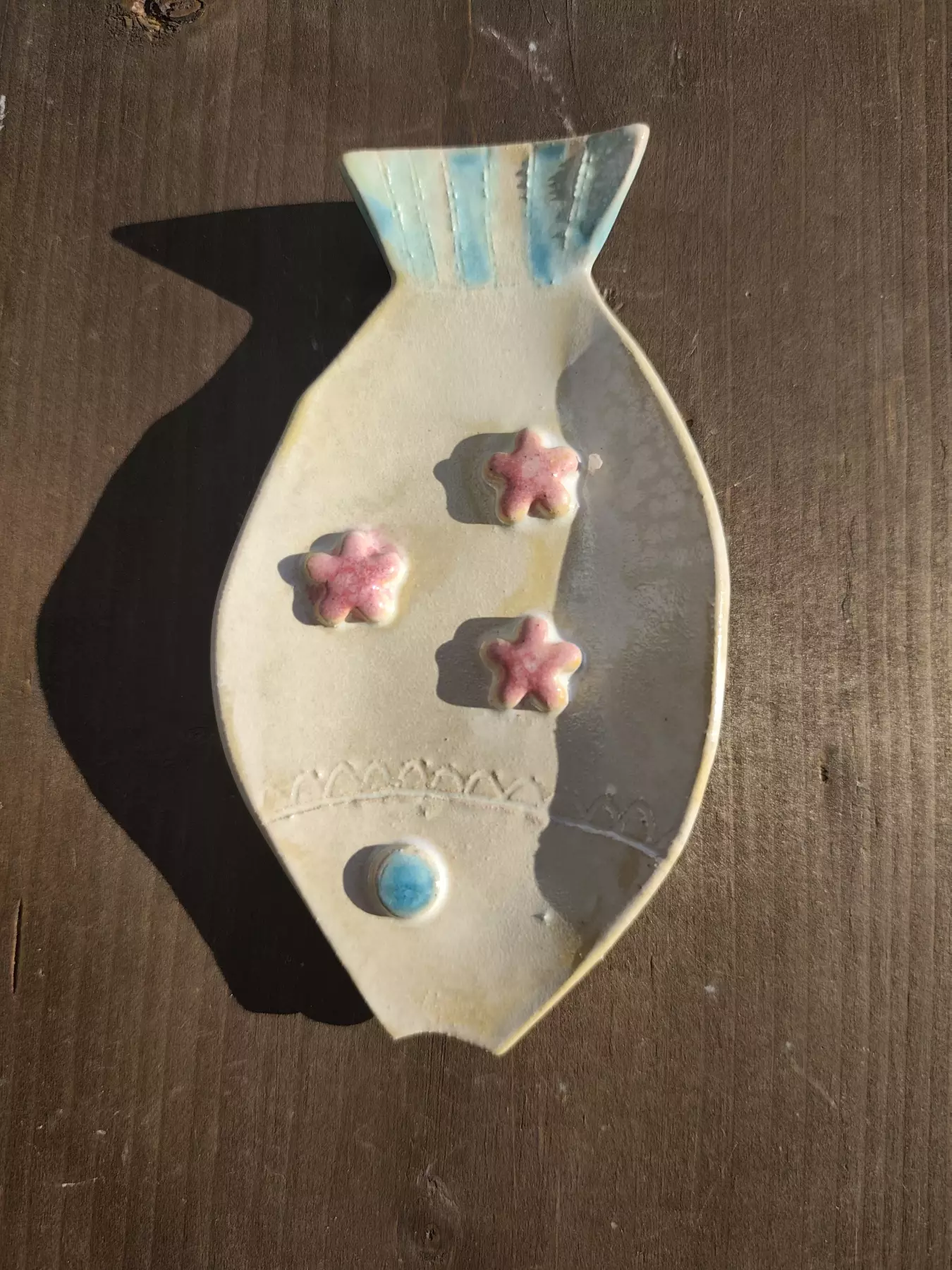 Mydelniczka ceramiczna rybka perłowa pełna