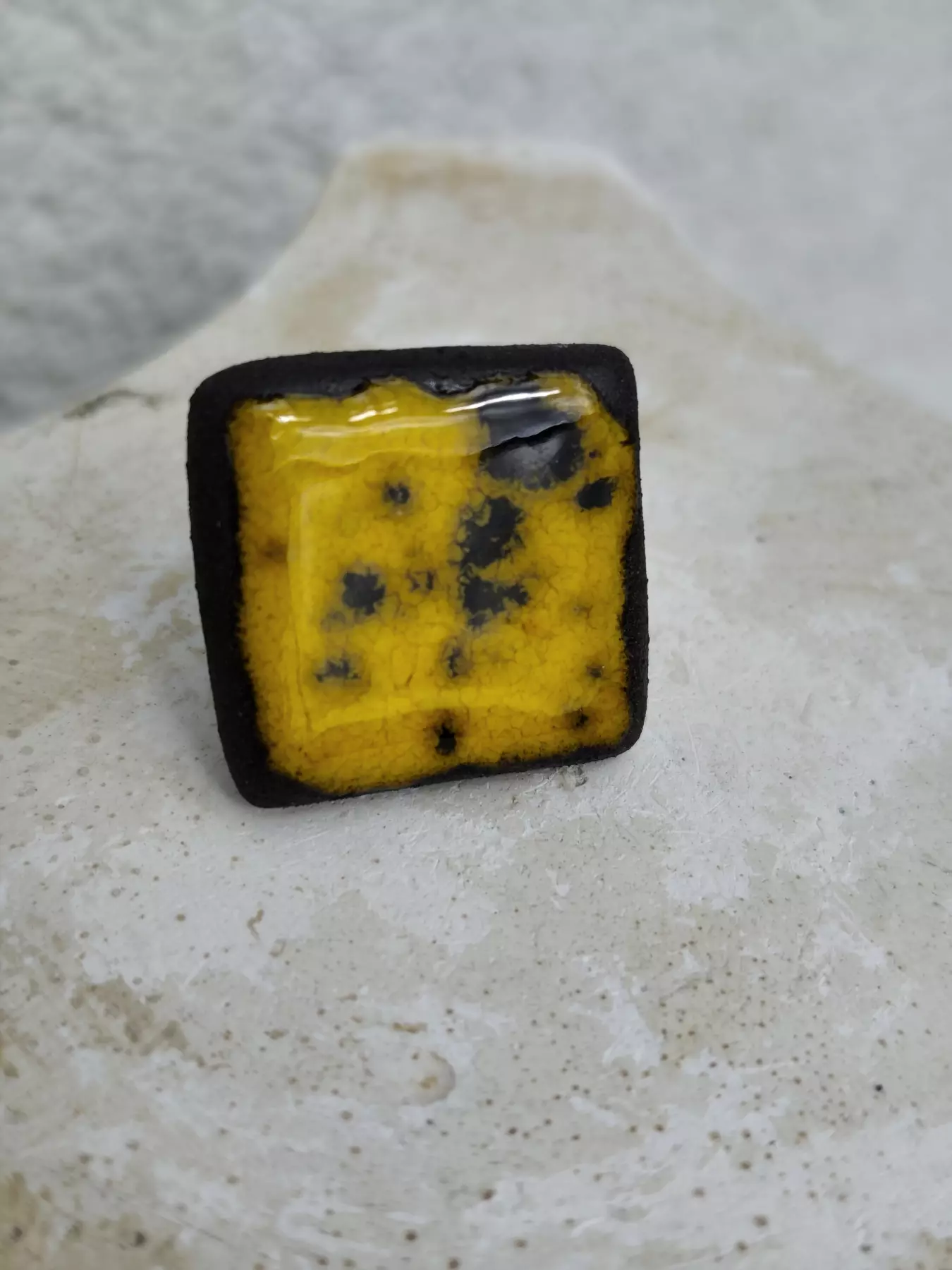 Pierścionek ceramiczny kwadrat duży
