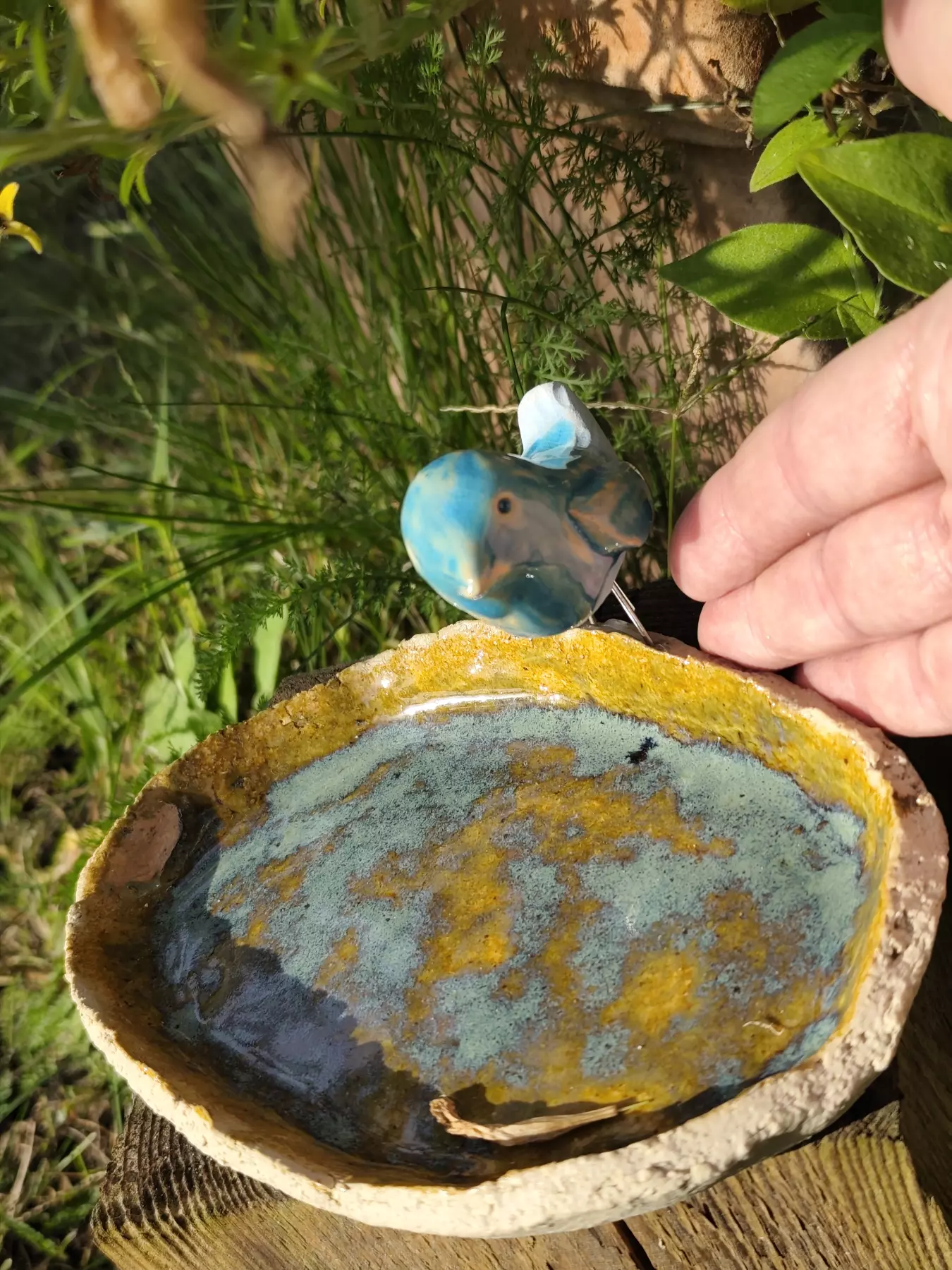 Poidło ceramiczne z błękitnym ptaszkiem