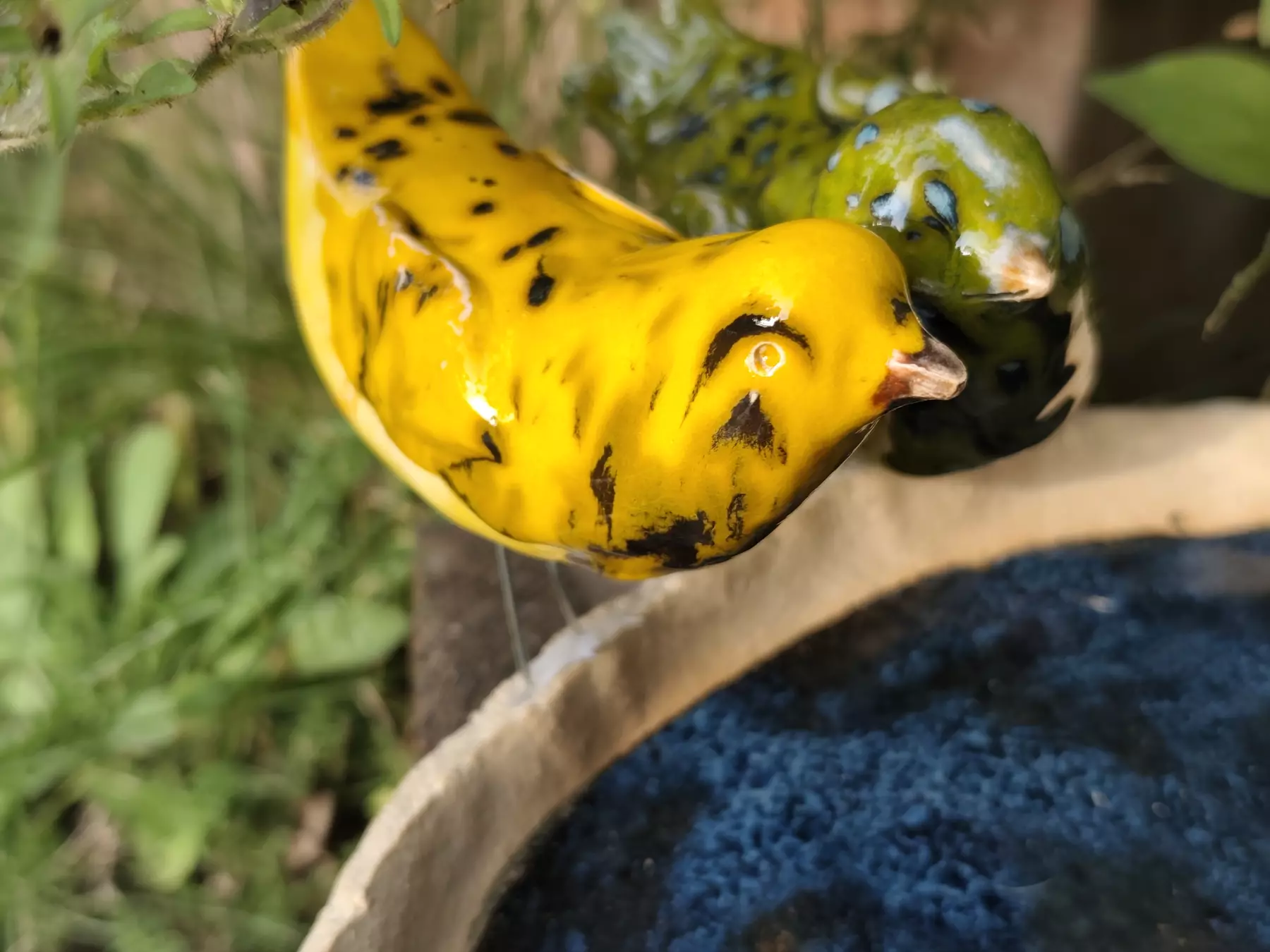 Poidło ceramiczne z parą ptaszków