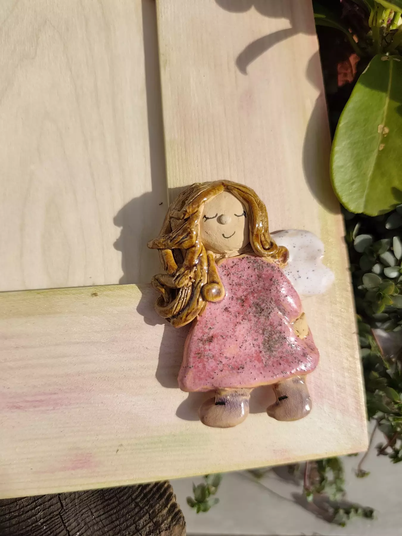 Ramka drewniana na zdjęcie z aniołem ceramicznym