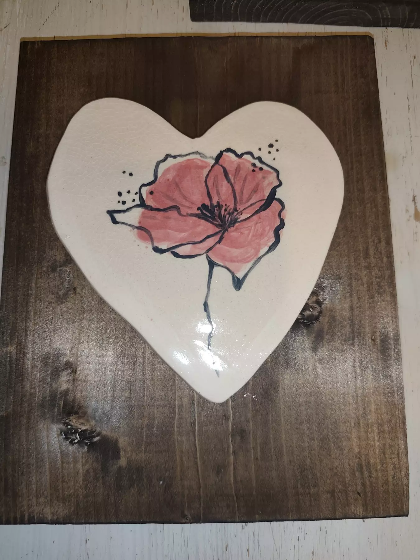 Serce ceramiczne mak na desce 2