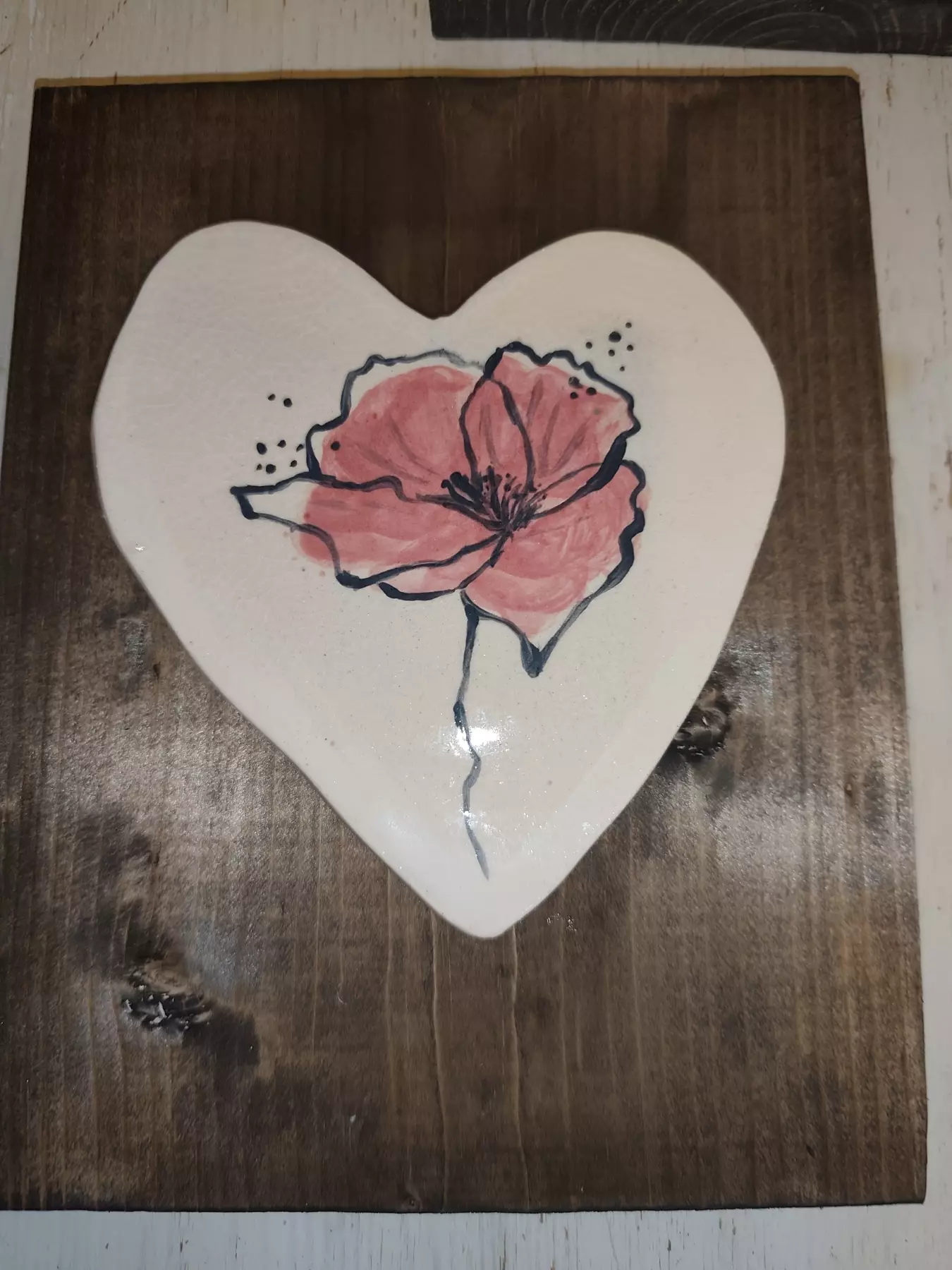 Serce ceramiczne mak na desce 2