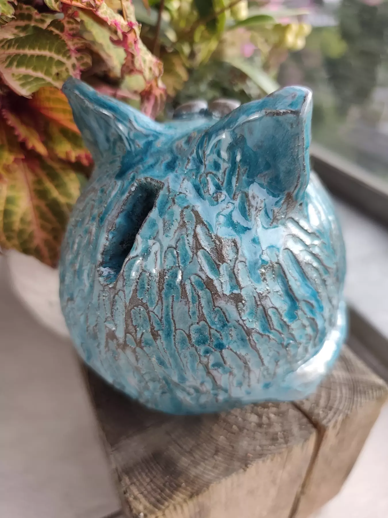 Skarbonka ceramiczna kot kuleczka z otworem