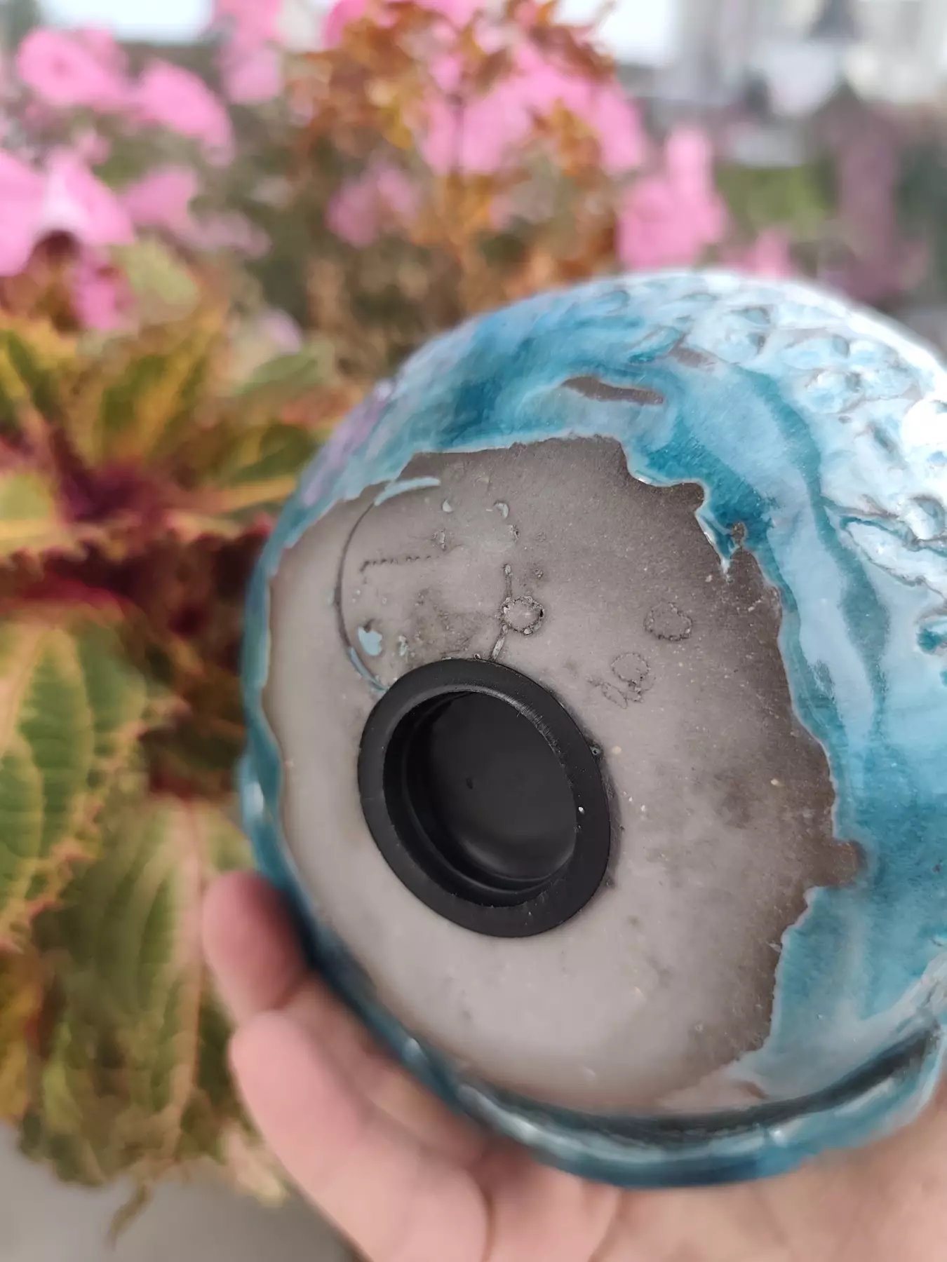 Skarbonka ceramiczna kot kuleczka z otworem