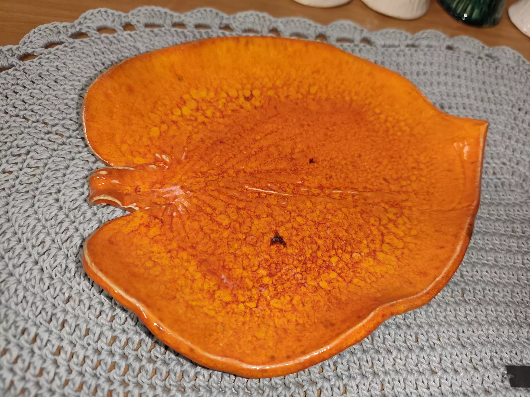Talerz ceramiczny liść