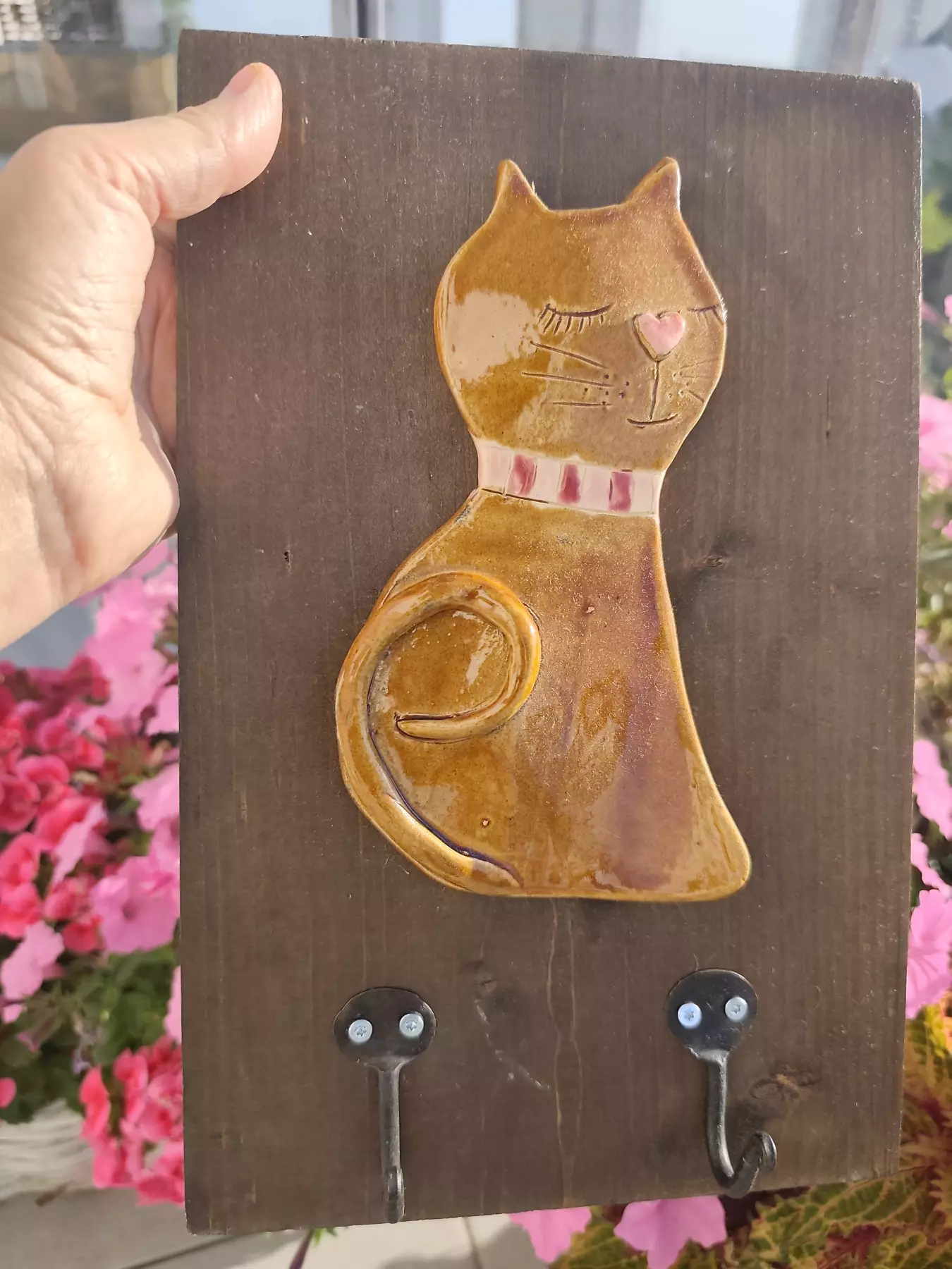 Wieszak z ceramicznym kotem